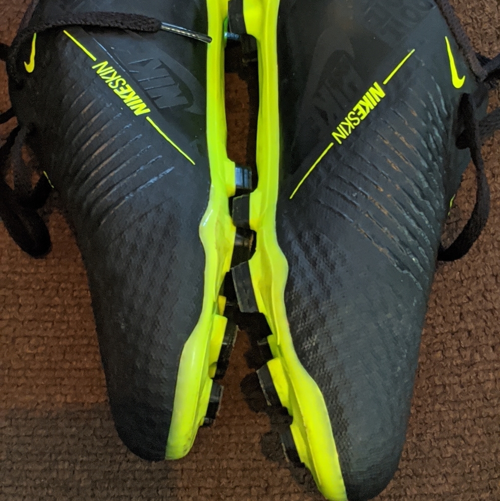 Soccer cleats